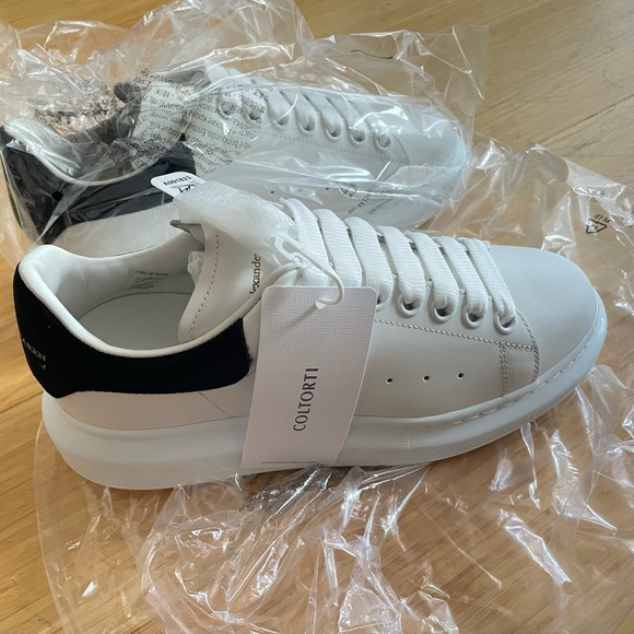 Alexander McQueen Shoes - AUTHENTIC Alexander McQueen sneakers white/black